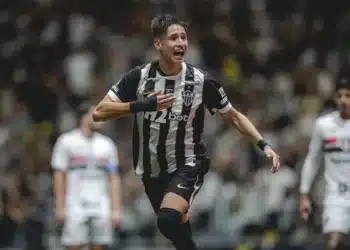 Iván Román comemora gol na vitória do Atlético-MG sobre o São Paulo