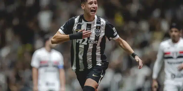 Iván Román comemora gol na vitória do Atlético-MG sobre o São Paulo