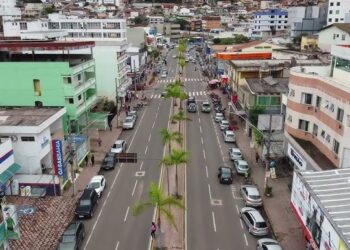 Vista aérea da avenida João Pinheiro no Centro de Itabira