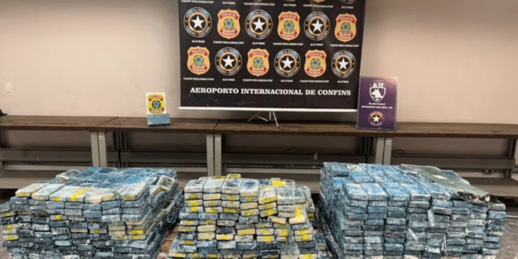 Cocaína apreendida pela Polícia Federal no Aeroporto de Confins em Minas Gerais