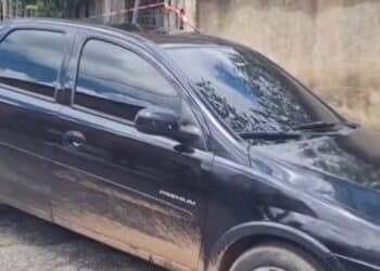 carro preto usado por suspeito em crime no bairro praia em itabira
