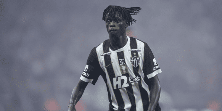 Mamady Cissé em jogo pelo Atlético durante partida oficial