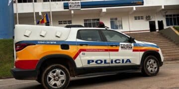 Viatura da Polícia Militar durante atendimento de ocorrência em Itabira