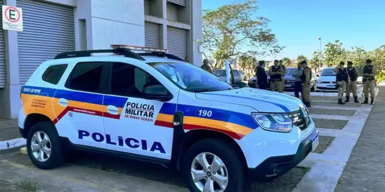Viatura da Polícia Militar durante operação em Itabira