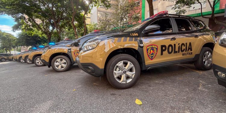 Viaturas da Polícia Militar em operação na cidade de Itabira