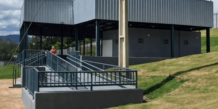 Quadra esportiva inaugurada pela Prefeitura de Itabira na localidade dos Gatos