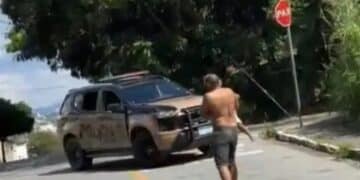 Viatura da Polícia Militar em rua de Belo Horizonte durante ocorrência no bairro Céu Azul