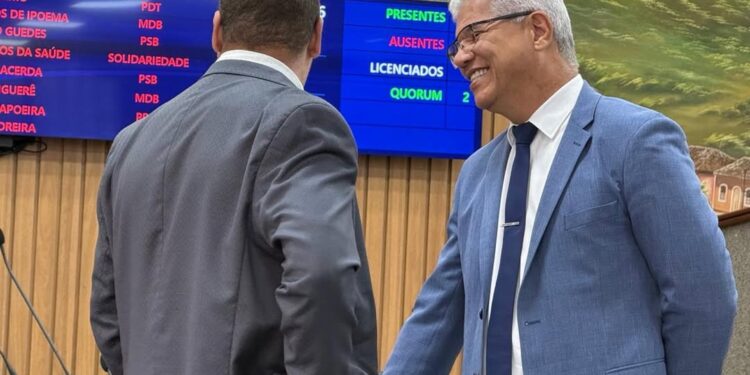 Júlio Contador e Luiz Carlos de Ipoema durante sessão na Câmara Municipal de Itabira