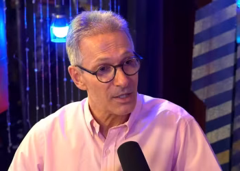 Romeu Zema durante entrevista em podcast, em matéria sobre declaração em que defendeu que crianças trabalhem e criticou a proibição no Brasil.